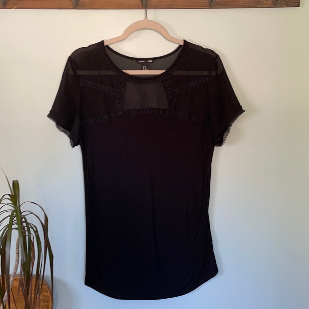 H&M Mama short sleeve lace maternity shirt